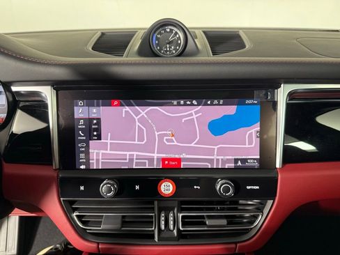 Certified 2025 Porsche Macan S image 32