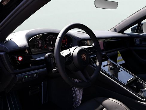 New 2025 Porsche Panamera image 4