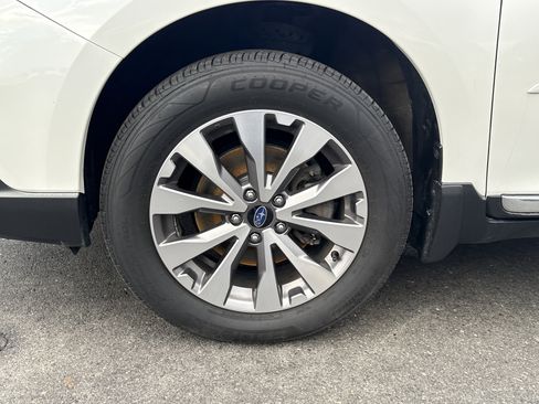 Used 2019 Subaru Outback 2.5i Touring image 11
