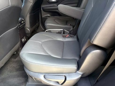 Used 2025 Toyota Grand Highlander AWD image 14