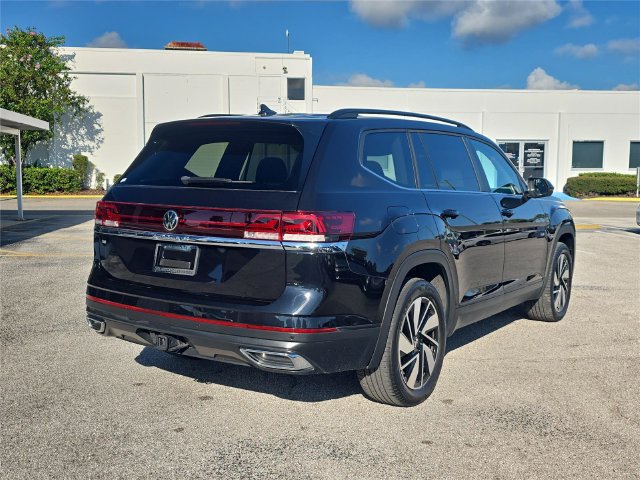 Used 2024 Volkswagen Atlas SE w/ Panoramic Sunroof Package FWD image 3
