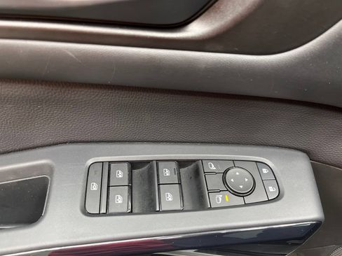 Used 2025 Nissan Pathfinder SV AWD/4WD image 29