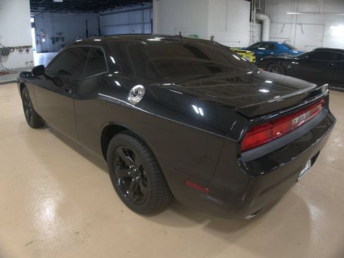 Used 2009 Dodge Challenger R/T RWD image 3