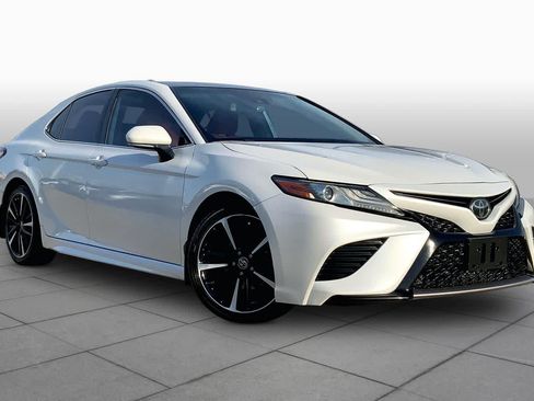 Used 2019 Toyota Camry XSE FWD image 3