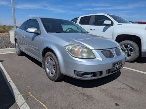 Used 2009 Pontiac G5 w/ Appearance Package FWD image 4