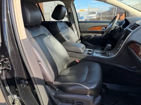 Used 2015 Lincoln MKX FWD w/ Walnut Swirl Wood Package image 26