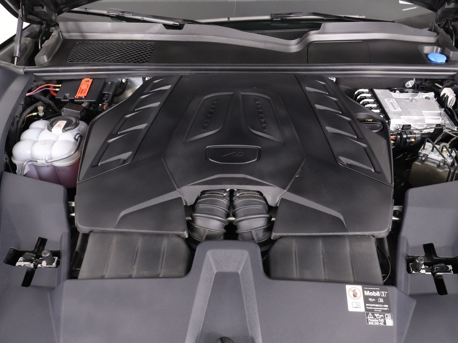 Certified 2025 Porsche Cayenne GTS AWD/4WD image 26
