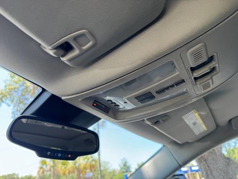 Used 2011 Cadillac SRX Luxury FWD image 25