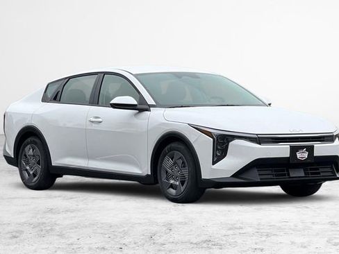 New 2025 Kia K4 LX image 2