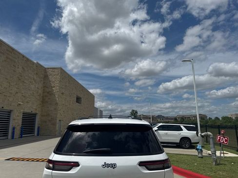 Used 2021 Jeep Grand Cherokee L Limited RWD image 5