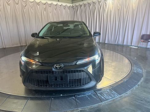 Used 2021 Toyota Corolla LE w/ Carpet Mat Package (TMS) FWD image 2