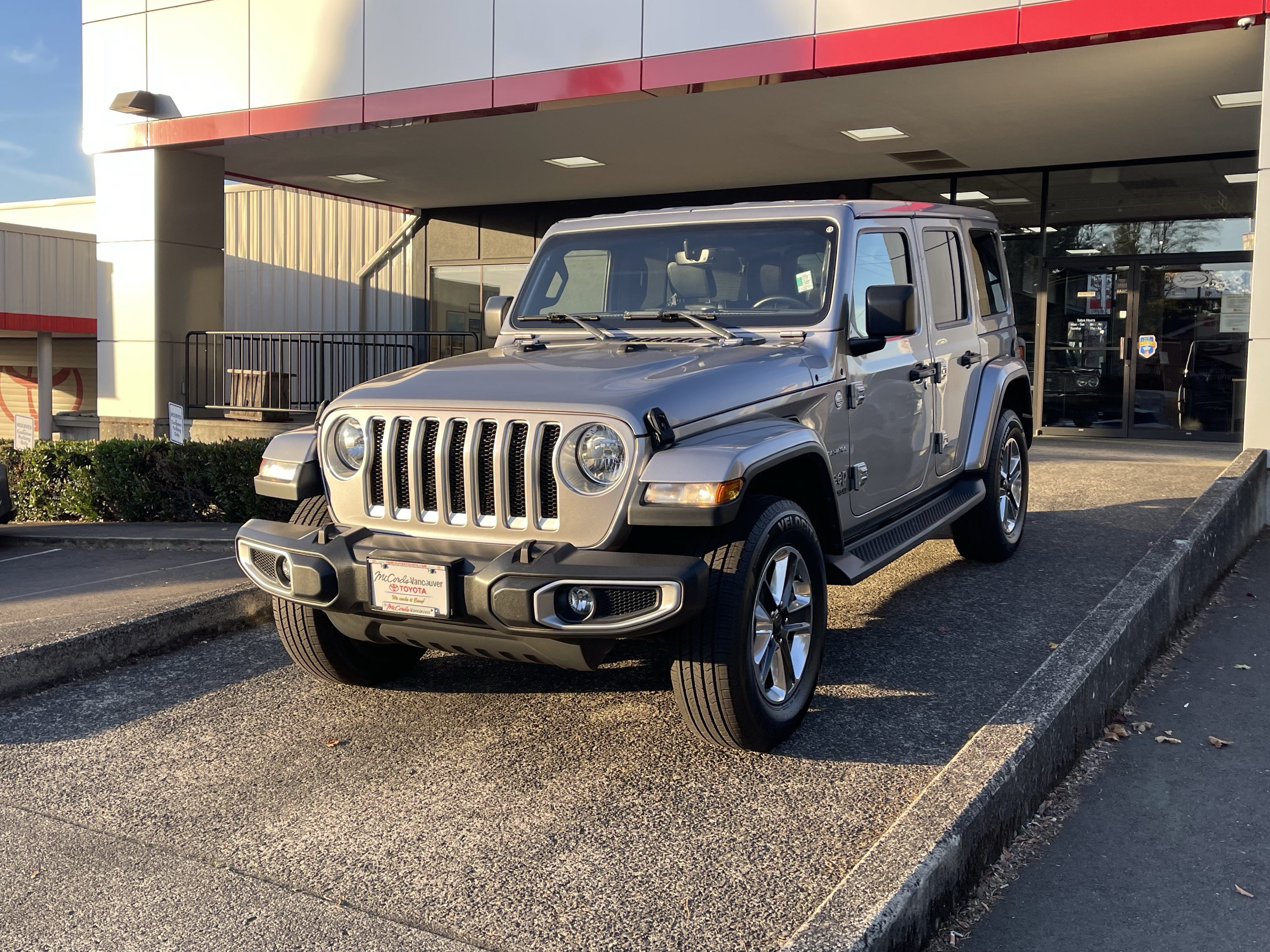 Used 2018 Jeep Wrangler Unlimited Sahara AWD/4WD image 3