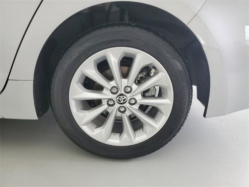 Used 2020 Toyota Corolla LE w/ LE Premium Package image 11