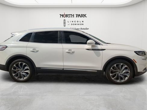 Used 2022 Lincoln Nautilus Reserve FWD image 2