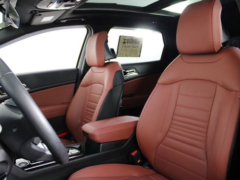 Used 2025 Kia Sportage SX image 18