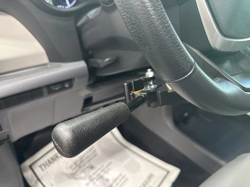 Used 2021 Toyota Sienna XLE FWD image 27