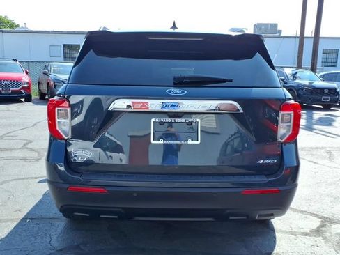 Used 2023 Ford Explorer XLT AWD/4WD image 5