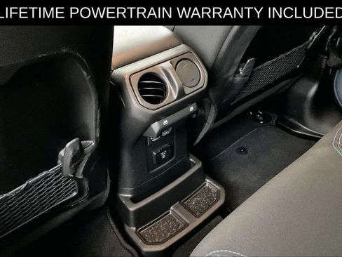 Used 2025 Jeep Wrangler Unlimited Rubicon 4xe AWD/4WD image 31