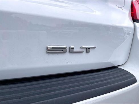 Used 2024 GMC Yukon XL SLT image 28