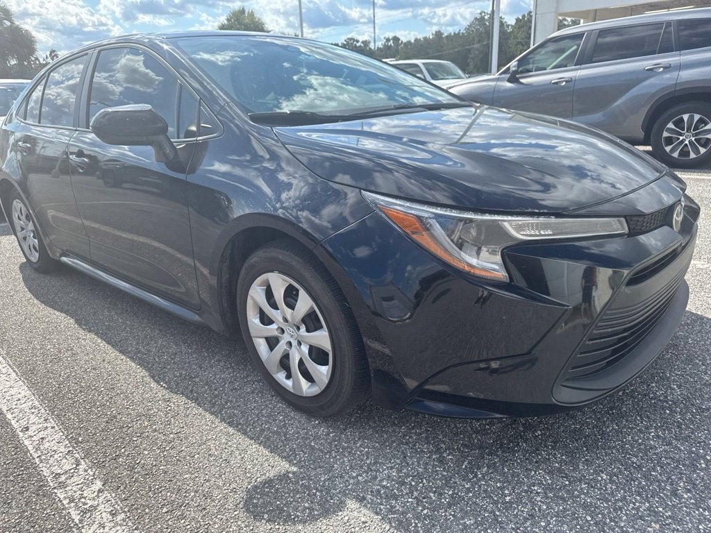 Used 2025 Toyota Corolla LE w/ Convenience Package FWD image 3