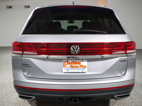 Used 2024 Volkswagen Atlas SE AWD/4WD image 8