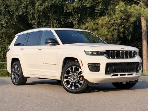 Used 2022 Jeep Grand Cherokee L Overland w/ Advanced Protech Group III AWD/4WD image 2