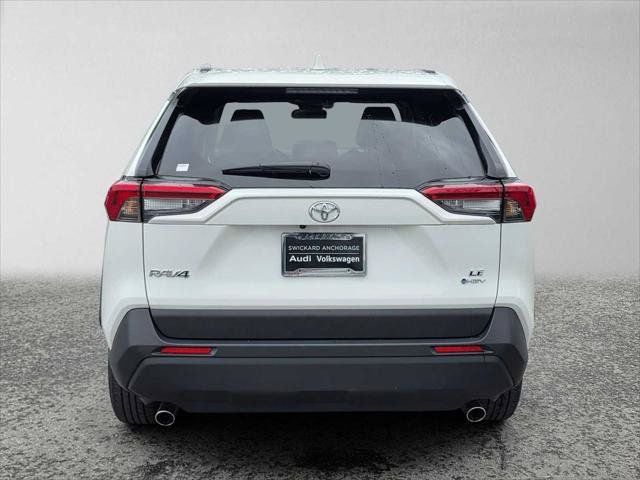 Used 2025 Toyota RAV4 LE AWD/4WD image 4