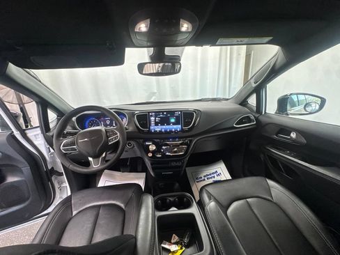 Used 2025 Chrysler Pacifica Select FWD image 27