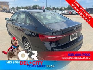 Used 2025 Volkswagen Jetta SE FWD video 3