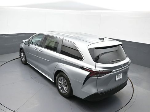 Certified 2024 Toyota Sienna XLE AWD/4WD image 42