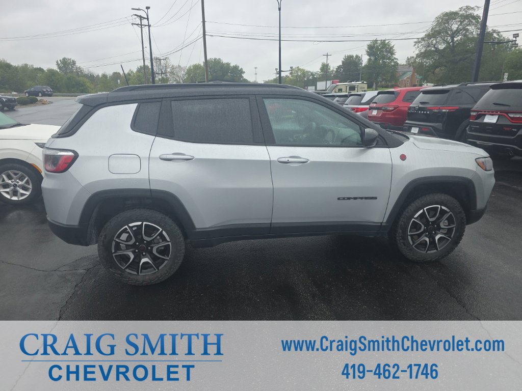Used 2025 Jeep Compass Trailhawk AWD/4WD image 6