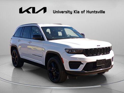 Used 2023 Jeep Grand Cherokee Altitude image 1