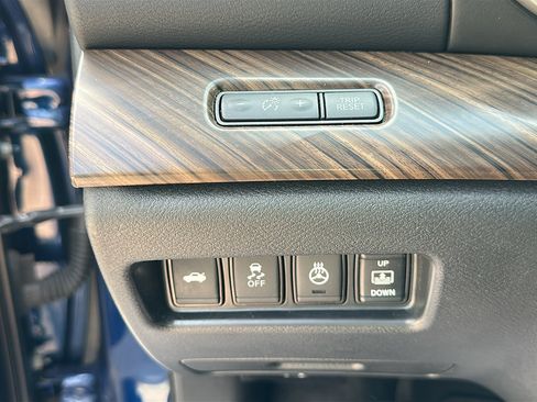 Used 2017 Nissan Maxima Platinum FWD image 16