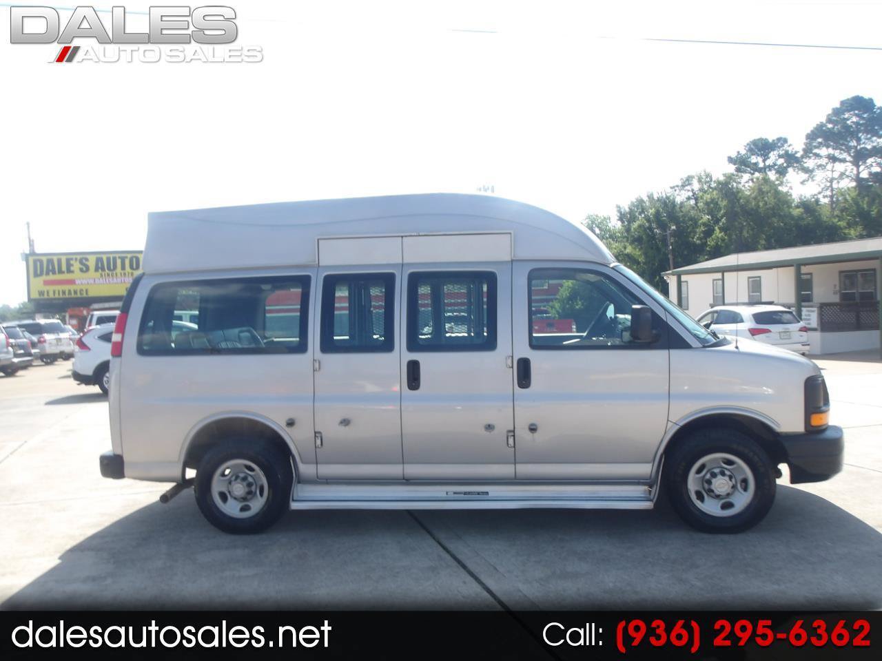 Used 2007 Chevrolet Express 2500 Passenger w/ Power and Light Package RWD image 1