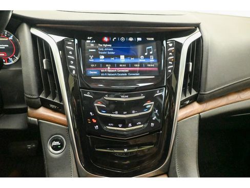Used 2020 Cadillac Escalade Luxury image 15