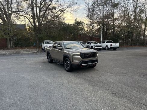 Used 2024 Nissan Frontier Pro-X image 3