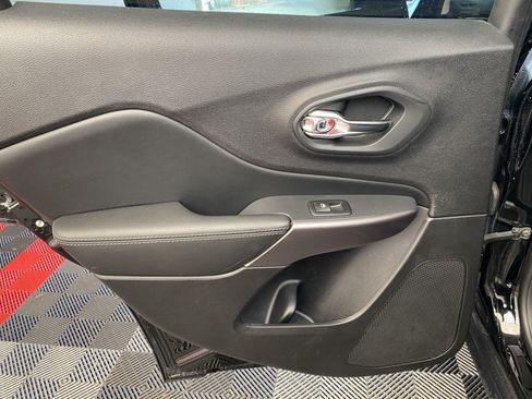 Used 2019 Jeep Cherokee Limited AWD/4WD image 17