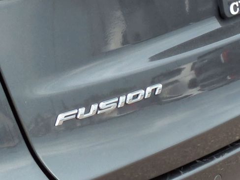 Used 2020 Ford Fusion SE FWD image 12
