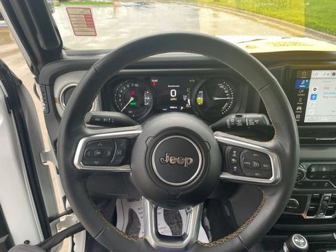 Used 2024 Jeep Wrangler Unlimited Sahara AWD/4WD image 13
