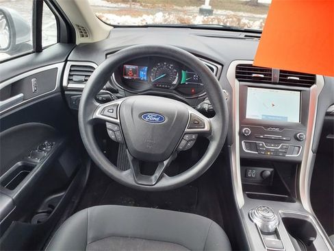 Used 2020 Ford Fusion SE image 12