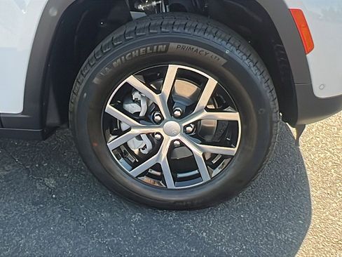 New 2025 Jeep Grand Cherokee Limited w/ Luxury Tech Group II image 9