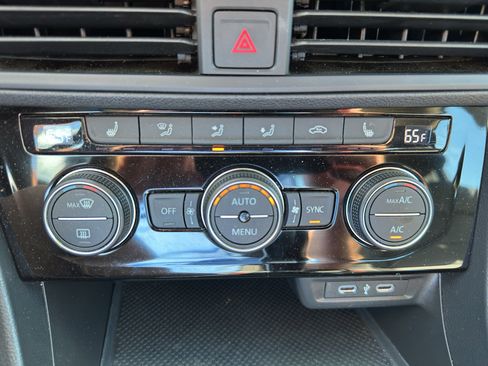 Used 2024 Volkswagen Jetta SE FWD image 16
