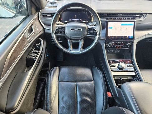 Used 2022 Jeep Grand Cherokee Overland w/ Luxury Tech Group IV image 11