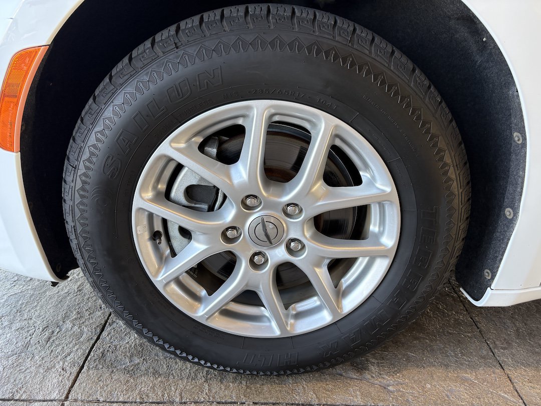 Used 2021 Chrysler Pacifica Touring-L FWD image 10