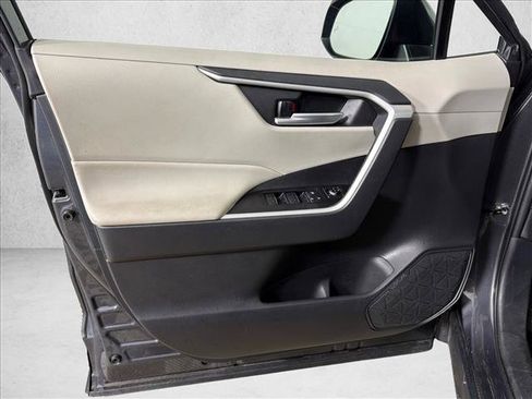 Used 2025 Toyota RAV4 XLE FWD image 10