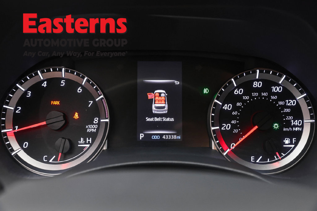 Used 2020 Toyota Highlander LE FWD image 18