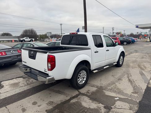 Used 2018 Nissan Frontier SV image 5