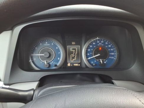 Used 2019 Toyota Sienna LE w/ Carpet Mat Package FWD image 18