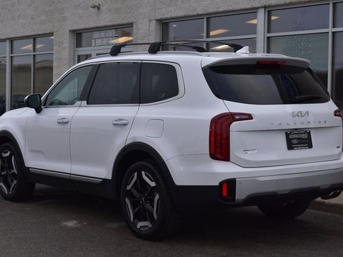 Used 2023 Kia Telluride S w/ S Sunroof Package image 4
