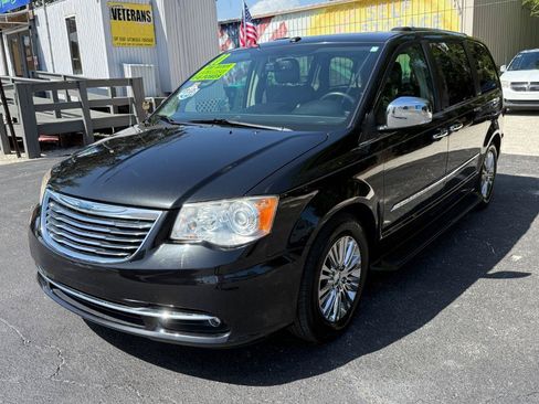 Used 2011 Chrysler Town & Country Limited FWD image 3